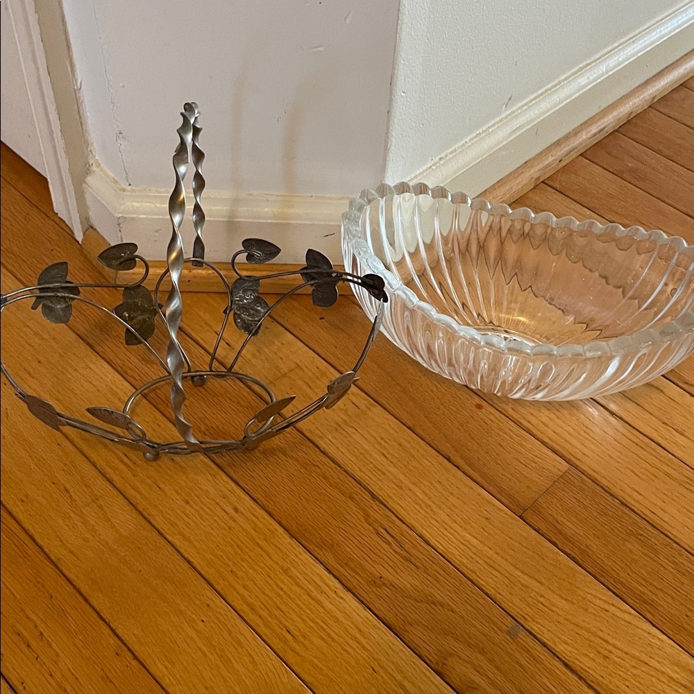 vintage mcm 1950s beautiful Glass 
bowl & Twisted Metal Handle and leaf Accents - Picture 2 of 4